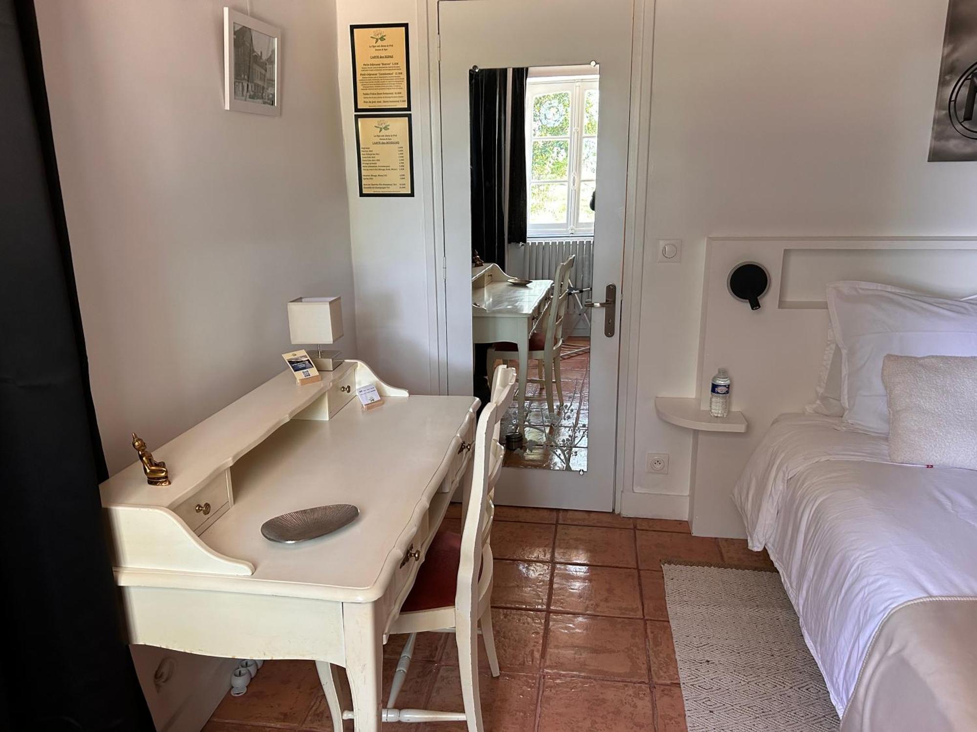 Le Spa Est Dans Le Pre Trigueres Dış mekan fotoğraf